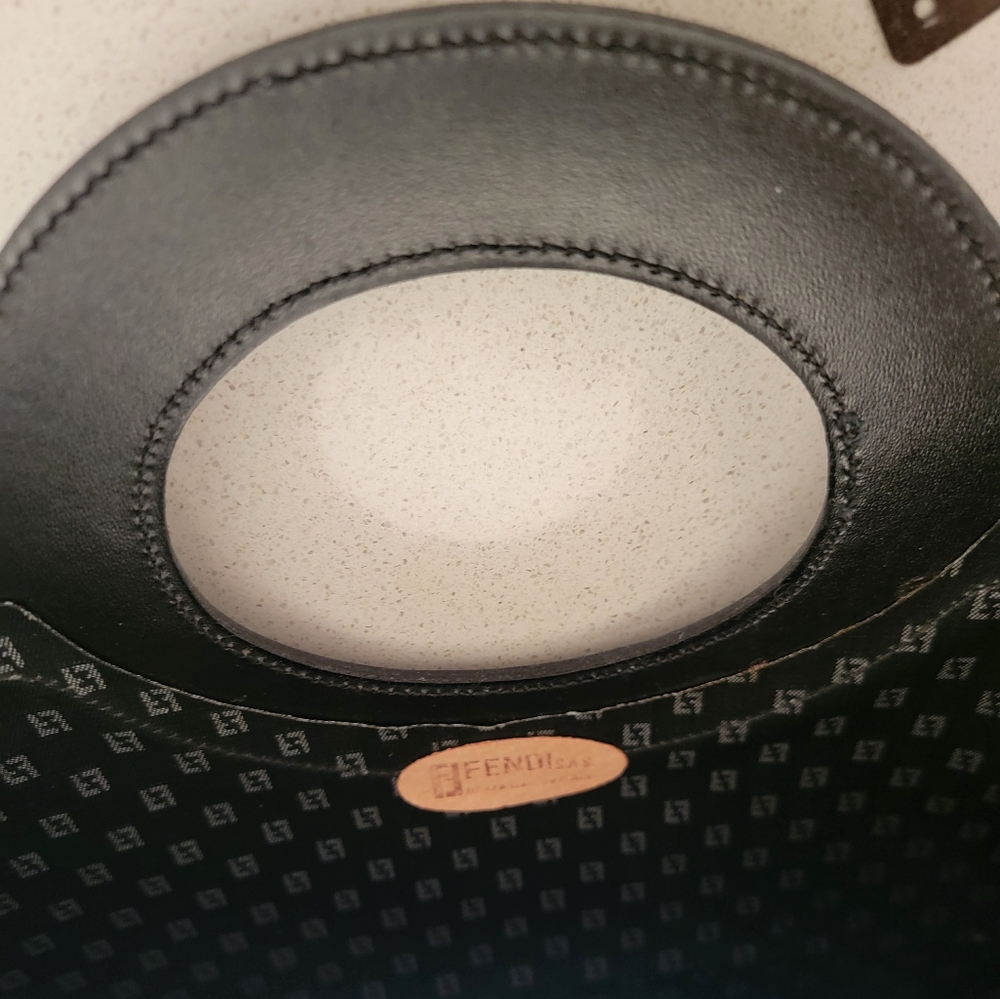 Authentic Fendi Sac - Picture 4 of 9